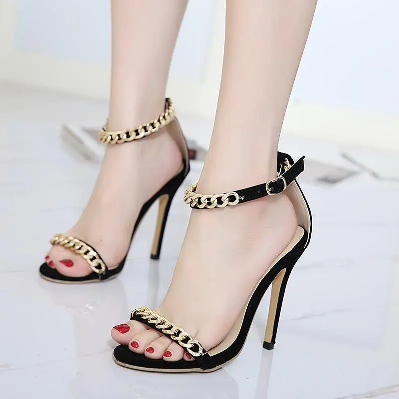 2017 босоножки на очень высоком каблуке самая красивая Золотая пряжка с цепочкой