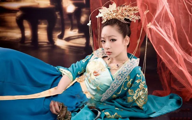 ТВ игра Xiao'AoJiangHu улыбающаяся гордая странница актриса Чэнь QiaoEn синий