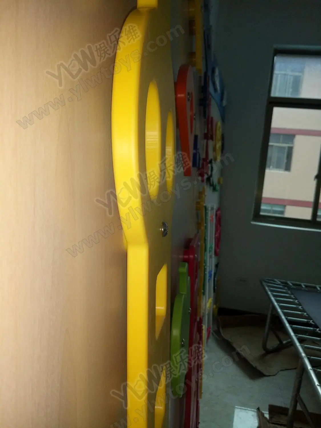 Изготовленные на заказ Детские скалолазания стены качалка игровая площадка