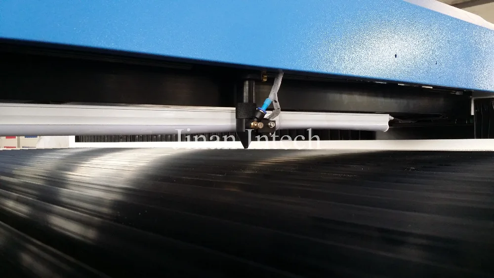 Первый стандарт для массового производства 1525 лазерная гравировальная машина