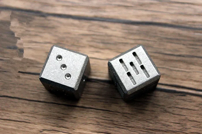 Кости из титанового сплава TC4 для повседневного использования могут быть красным