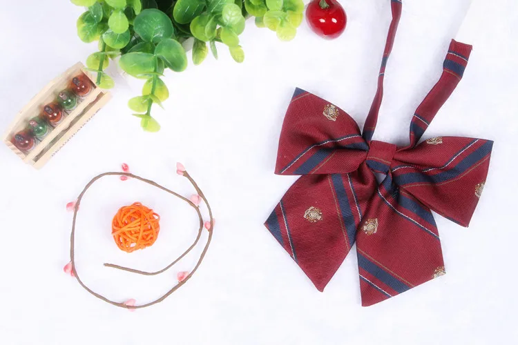 Дворец Корона полосатым узором в британском стиле японской школьницы JK форма