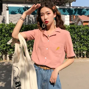 Женская хлопковая блузка с вышивкой, повседневная облегающая блузка с коротким рукавом, отворотом и одной пряжкой в стиле ретро, лето