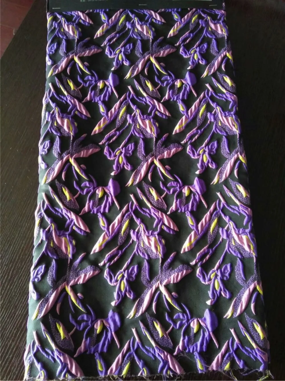 Роскошные 3D фиолетовые Цветочные металлические позиционирование из жаккардовой