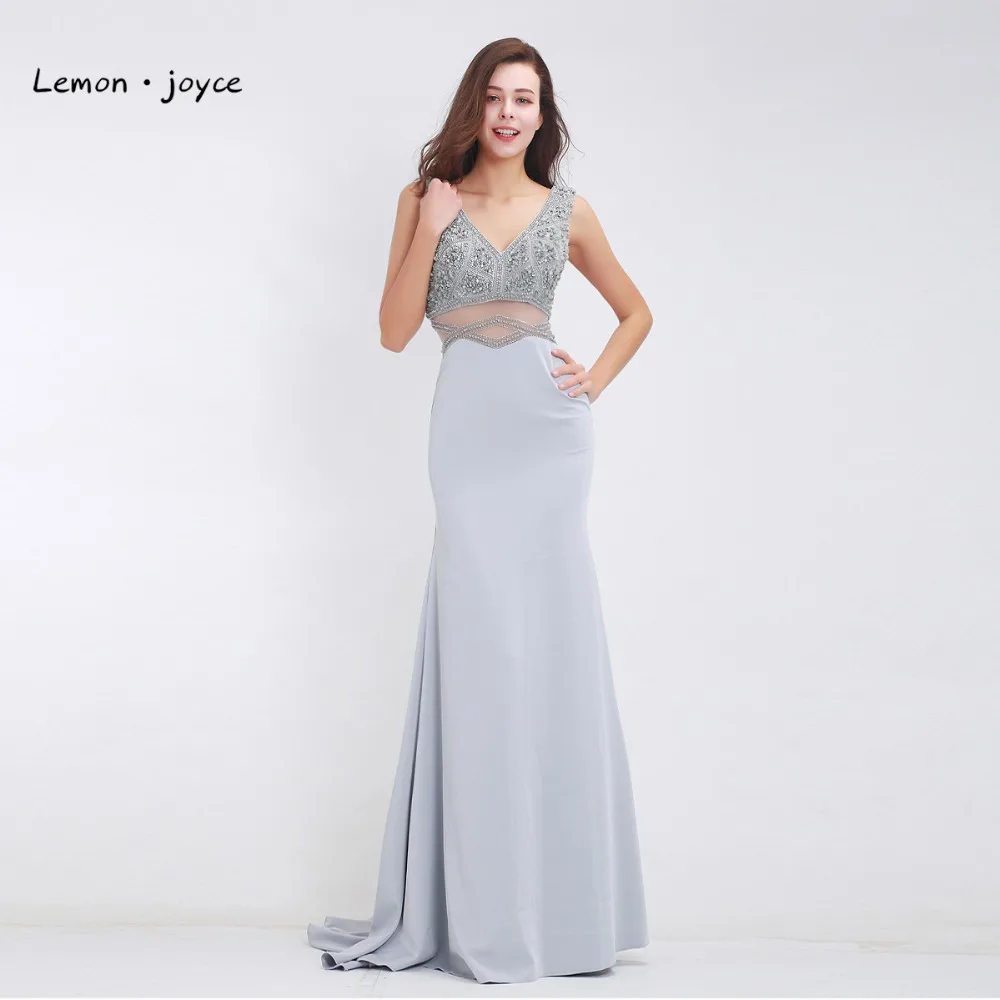 Женское вечернее платье с V-образным вырезом серое длинное блестящее бисером