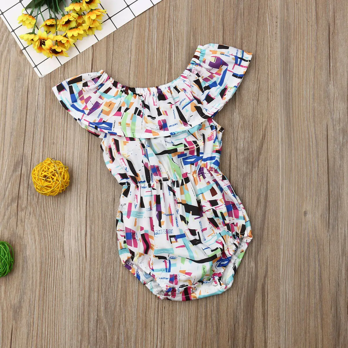 Милый детский комбинезон с открытыми плечами и принтом для новорожденных