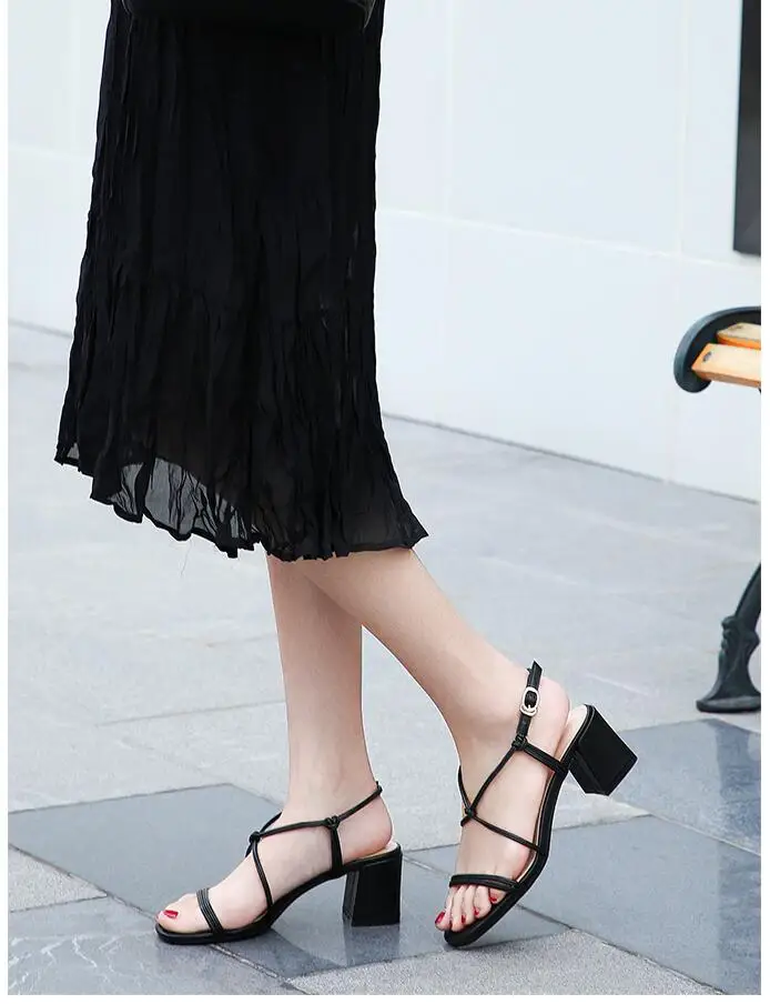 Soulier femme/Босоножки на ремешках с перекрестной шнуровкой; женская обувь на квадратном каблуке с пряжкой; повседневная обувь с высокой пряжкой; универсальная обувь с узкими ремешками