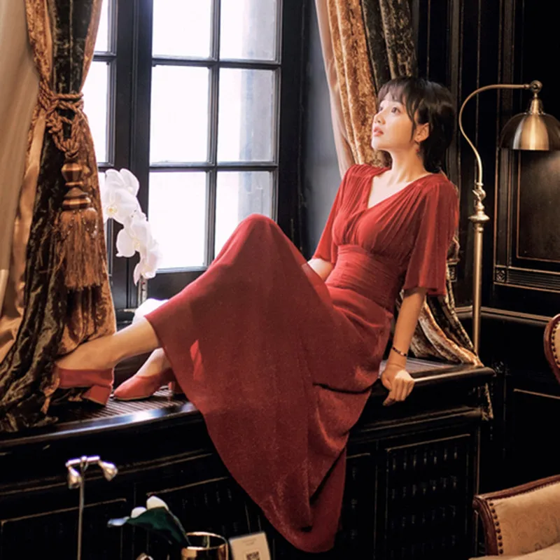 Длинное платье в стиле ретро с высокой талией и V-образным вырезом лето 2019 |