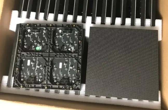 Светодиодный дисплей RGB 240*240 мм P1.875 Крытый полноцветный светодиодный экран