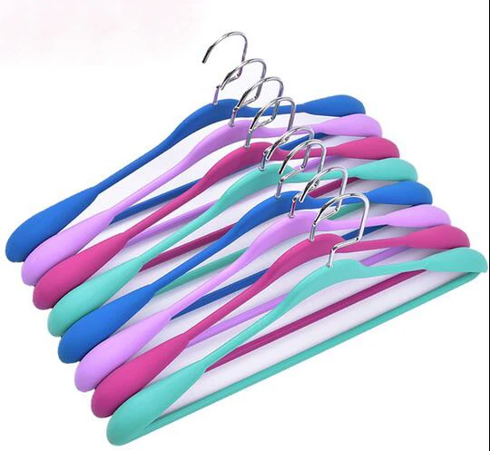 Красочные противоскользящие резиновые краски бесшовные вешалки широкое плечо