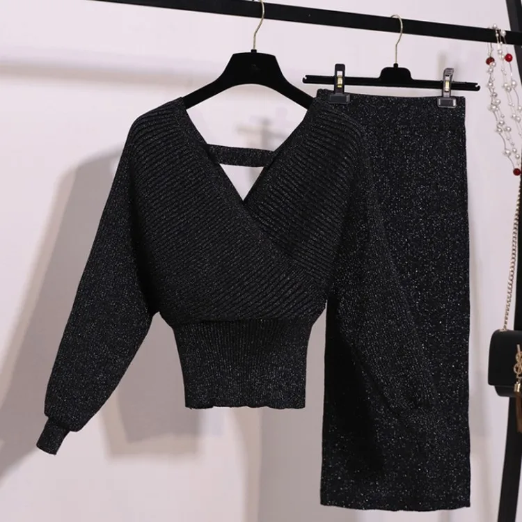 Женский трикотажный комплект из 2 предметов свитера и облегающей юбки с