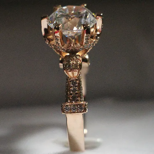 Женское кольцо с искусственным бриллиантом серебряное покрытием из розового