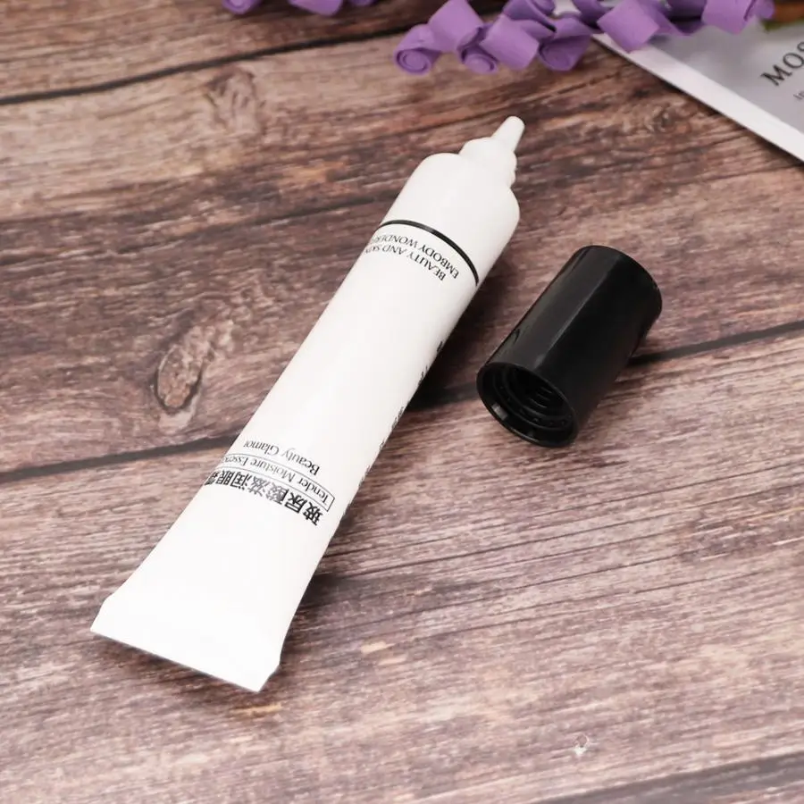 Клубника стойкая увлажняющая меняющая цвет Блестящий бальзам для губ