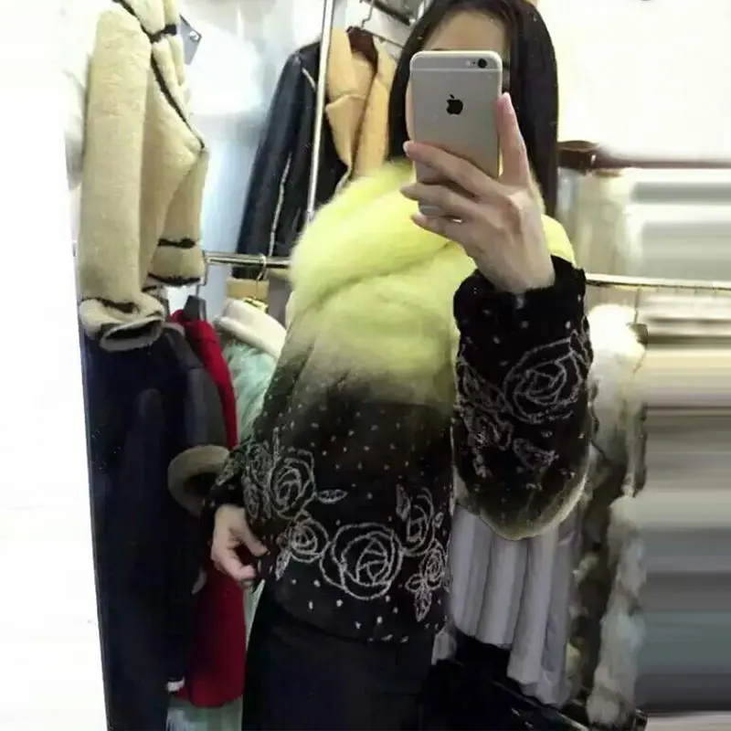 Женская зимняя куртка с капюшоном и бусинами | одежда