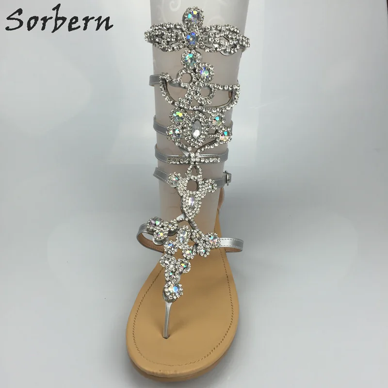 Женские сандалии-гладиаторы на плоской подошве серебристые 2018 | Обувь