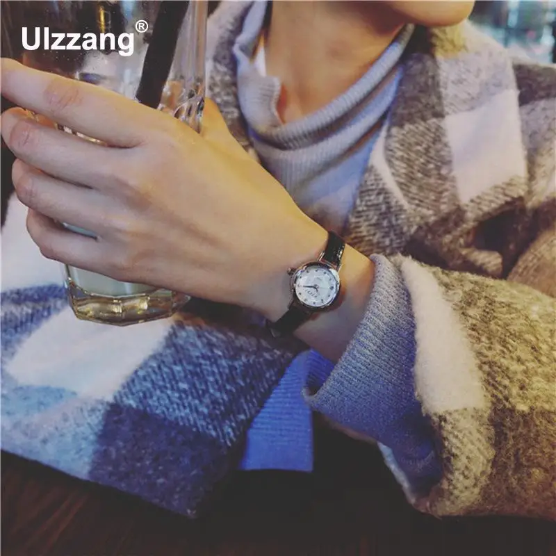 Часы на кожаном ремешке со стразами женские модные милые под платье наручные