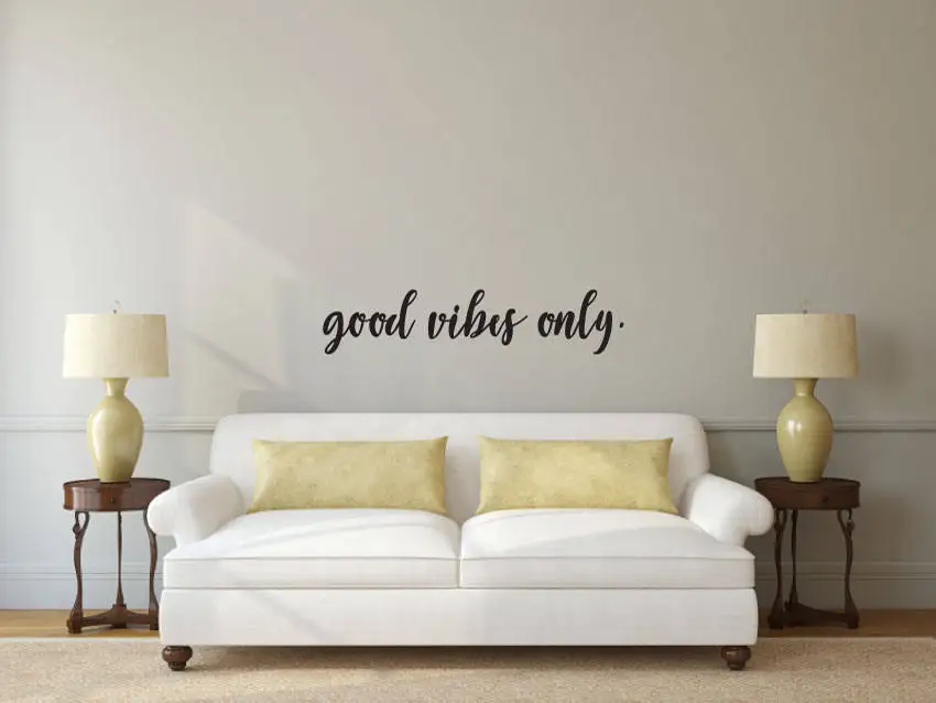 Виниловая наклейка на стену с надписью Good Vibes Only | Дом и сад