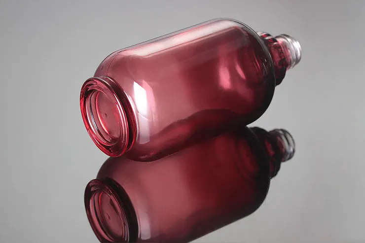 Красная стеклянная бутылка 180 мл с черной крышкой пластиковая пробка внутри для
