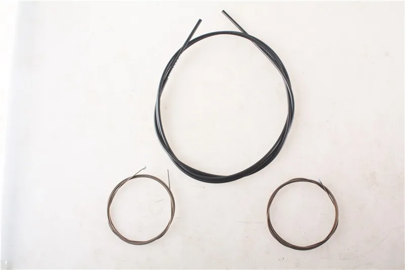 Набор тросиков переключения SHIMANO DURA ACE 9000 BC-9000 с полимерным покрытием для шоссейного велосипеда с внутренним и внешним оболочками.