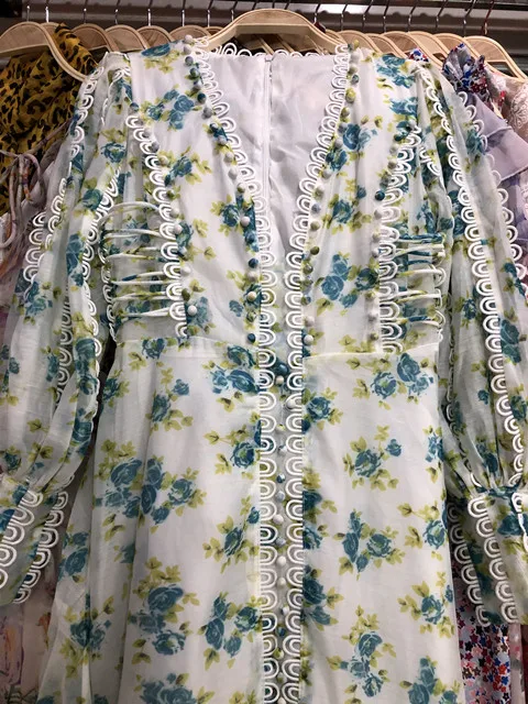 Дизайнер взлетно-посадочной полосы Boho Кнопки Украшенные Кружевной Отделкой