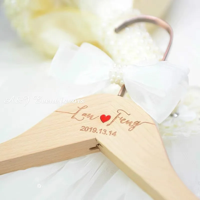 2pcs lot unique Custom Name Wooden Red heart Bride Groom dress Hanger couple birthday gifts Personalized Bridesmaid gift | Дом и сад
