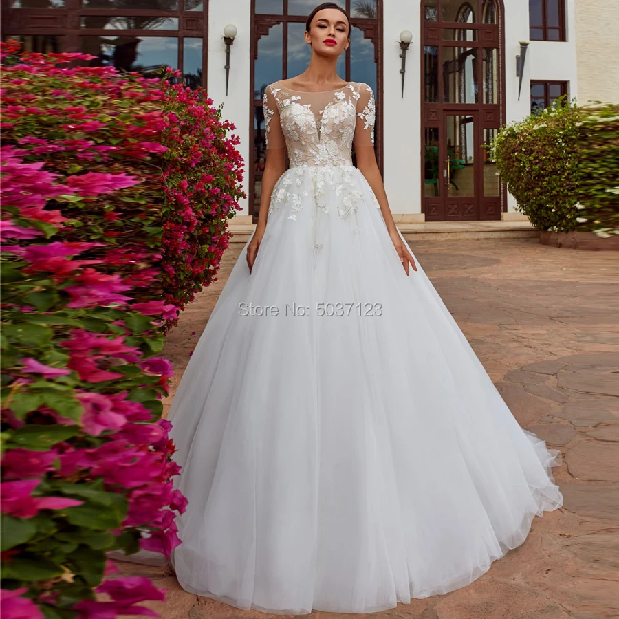 

A Line Wedding Dresses Scoop Short Sleeves Button Illusion Bridal Wedding Gown Lace Appliques Vestido De Noiva Court Train