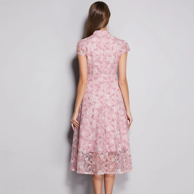 Женское платье с цветочным принтом длиной до щиколотки и воротником