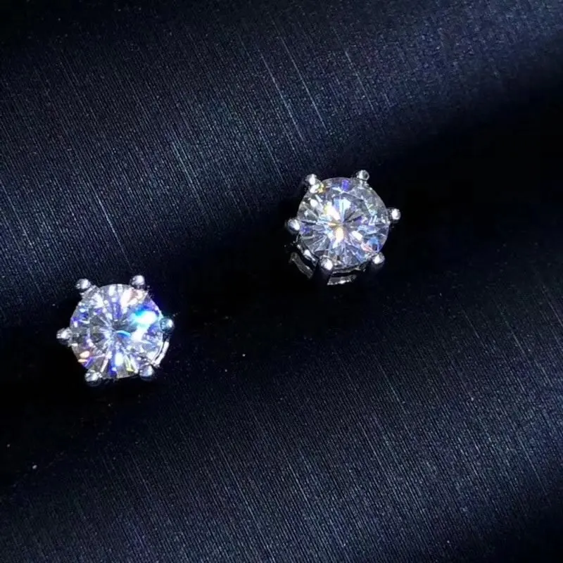 Блестящий! Женские серьги-гвоздики из 18-каратного золота с бриллиантами |