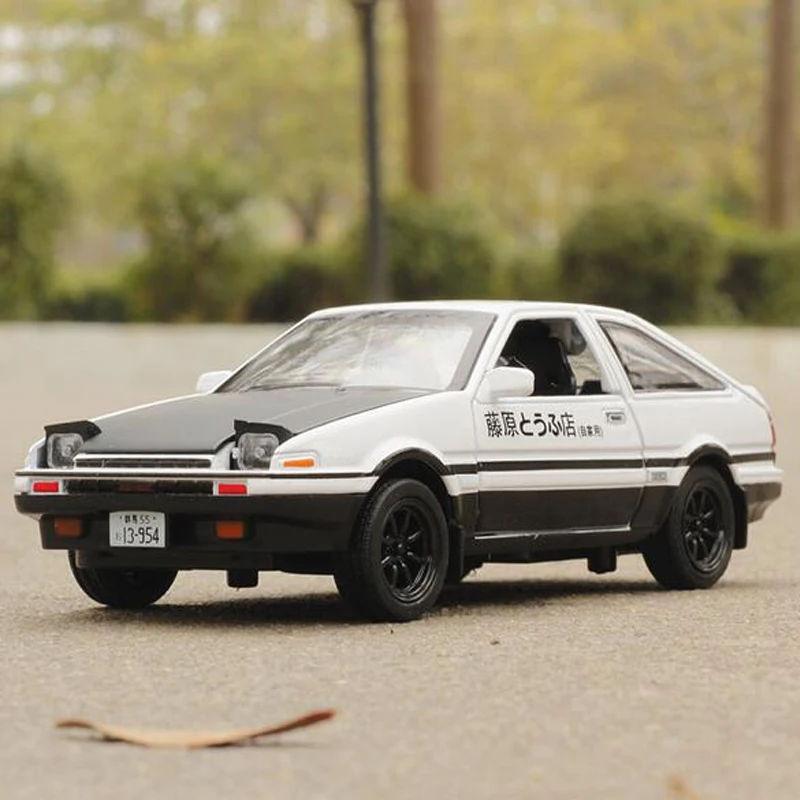 Модель литая автомобиля AE86 1:32 из сплава Игрушечная модель с подсветкой со звуком