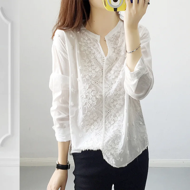 2019 Women's Fashion V-neck Long-sleeved Embroidered Three-dimensional Flower Loose Pullover White Shirt |