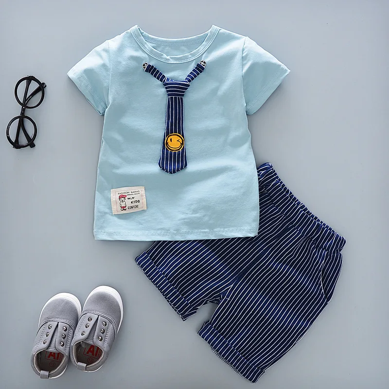 light blue Коллекция года, летняя одежда для маленьких мальчиков новые комплекты повседневной одежды для мальчиков футболка с короткими рукавами и галстуком+ шорты в полоску комплект одежды из 2 предметов - Цвет: light blue