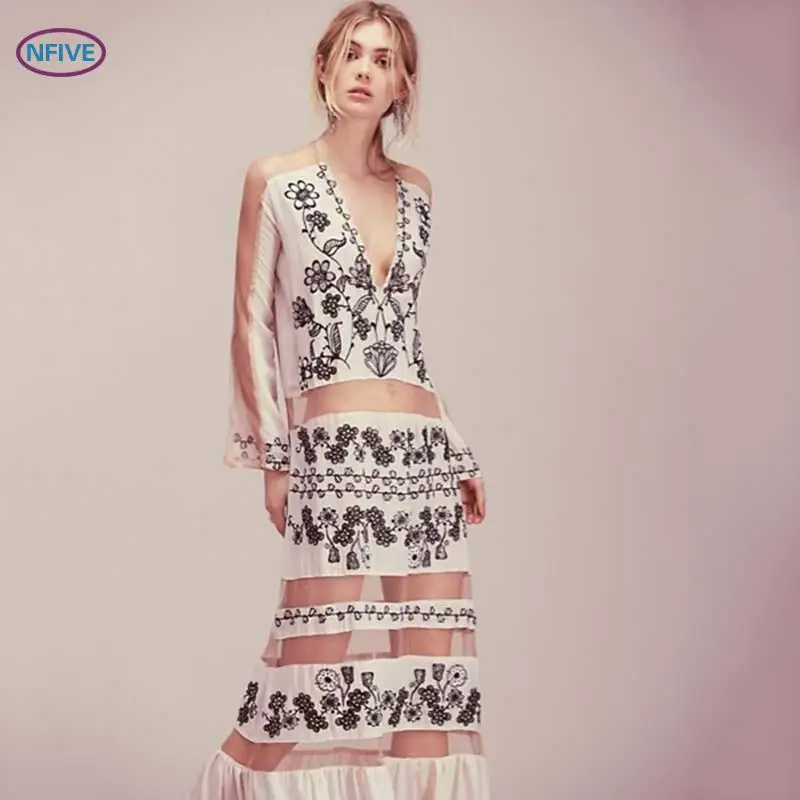 Шифоновое платье с V-образным вырезом и принтом | Женская одежда