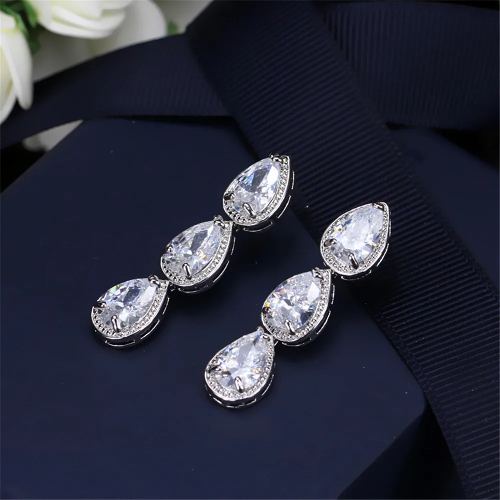 Качественные роскошные серебряные серьги капли с кристаллами для подружки