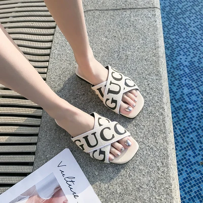 Европейская станция 2019 г. Новые модные летние тапочки с буквенным принтом