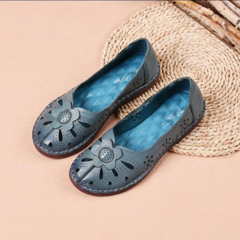 

2019 new Oxford Genuine Leather Women Flats Summer Hollow out soft bottom comfortable non-slip mother shoes handmade sandals