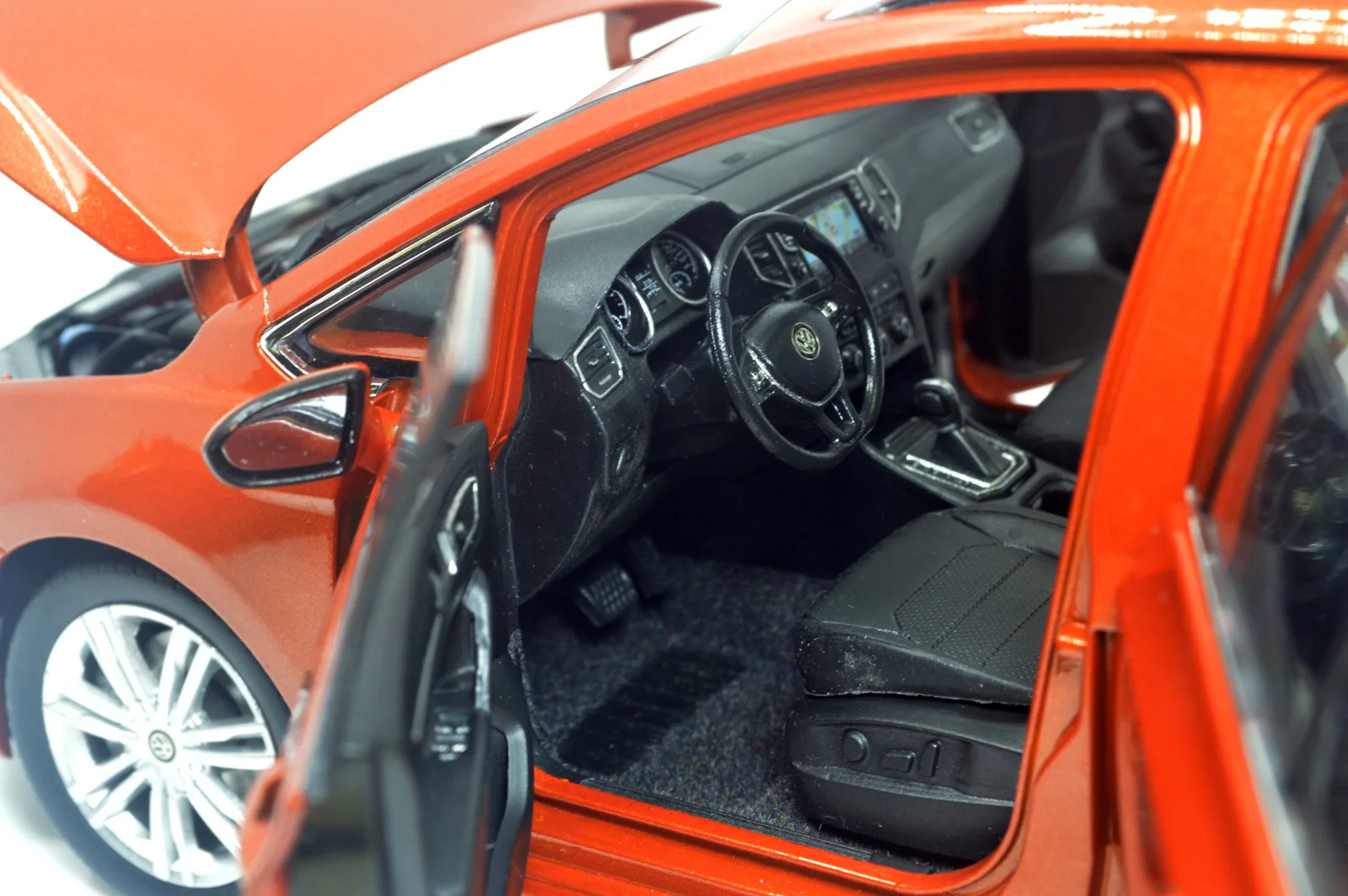 Paudi модель 1/18 1:18 Масштаб VW спортивный фургон Golf красный литой модельный автомобиль игрушка, модель автомобиля открытыми дверями