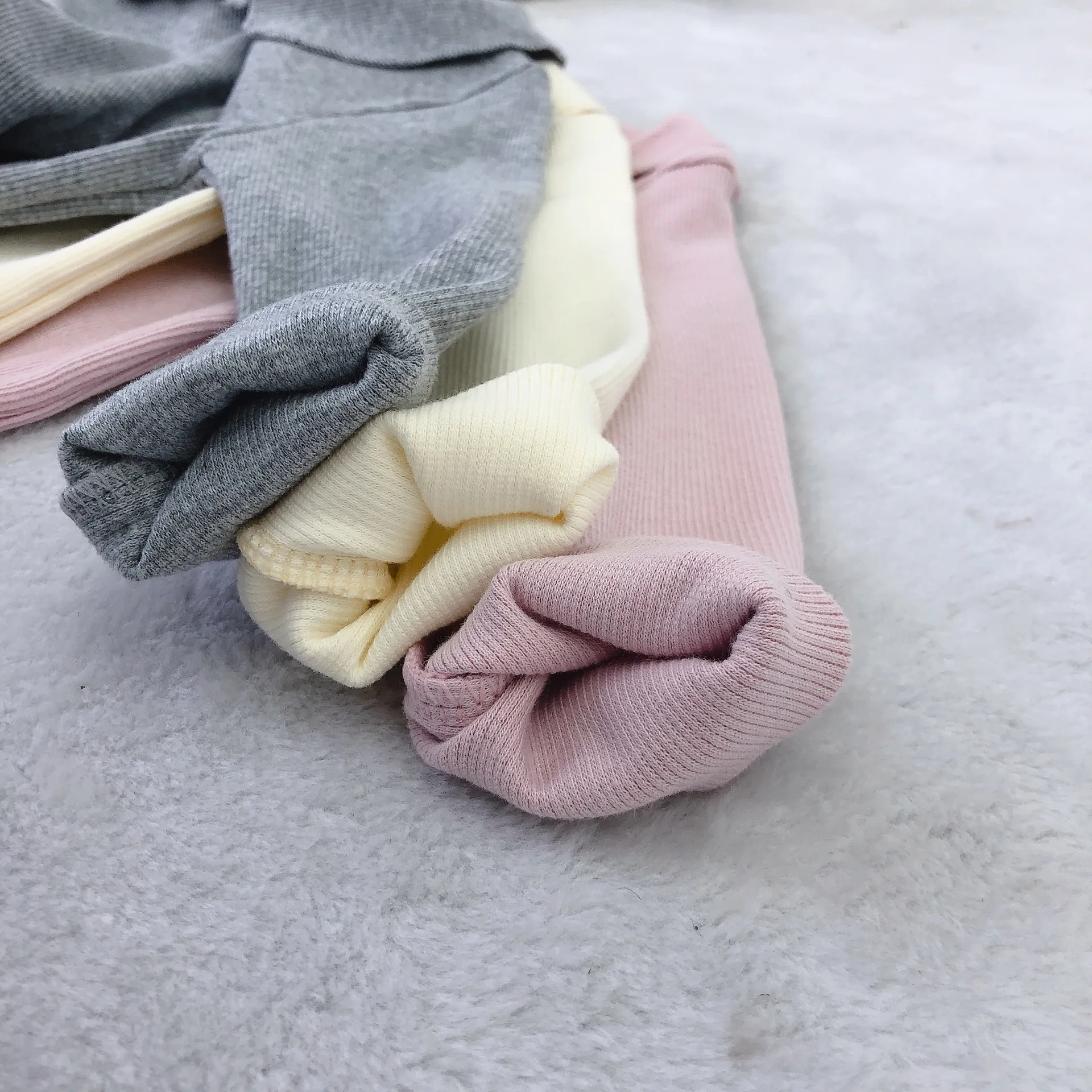 Милые однотонные футболки с длинными рукавами и кукольным воротником для