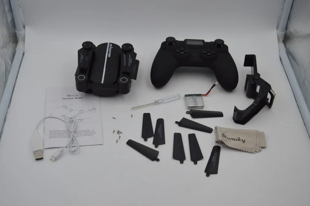 Оригинальный квадрокоптер с Wi-Fi FPV камерой 0,41 Мп, складной, с удержанием высоты и без головы X8TW.