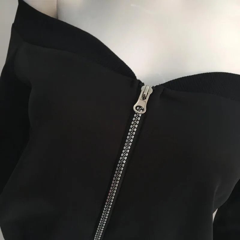 Женская модная куртка с воротником-лодочкой черная укороченная на молнии