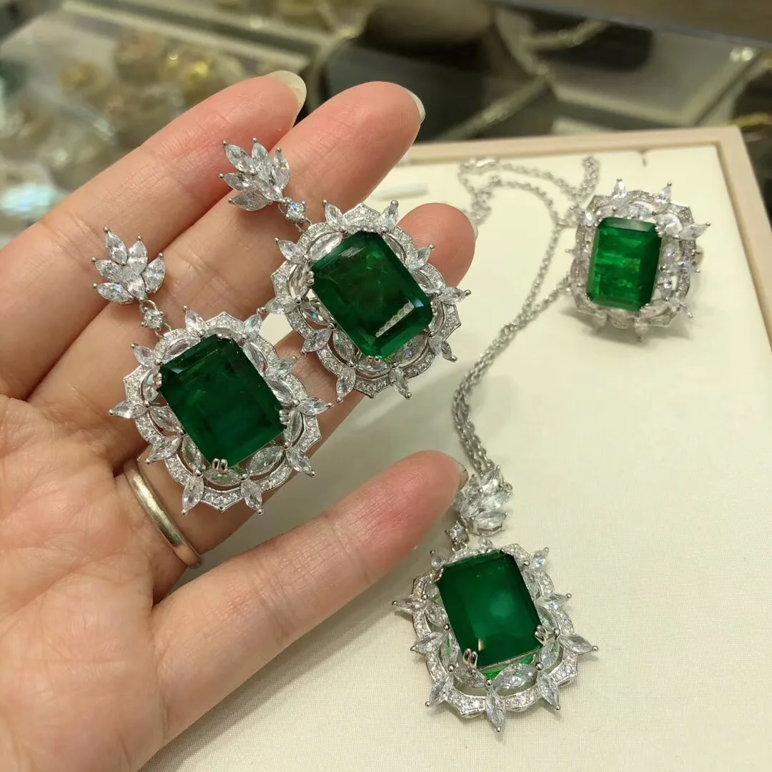 

High-end S925 sterling silver emerald earrings Valentine's Day gift wedding Engagement retro beautiful earrings Royal Jewelry