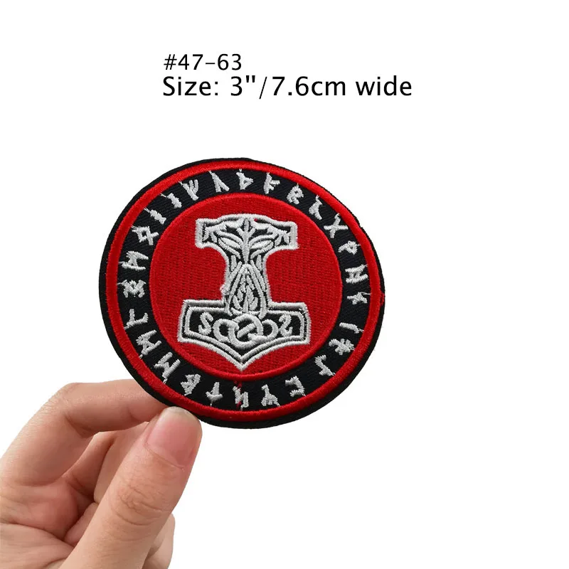 В ODIN мы доверяем RAVEN VIKINGS VALHALLA Thor Hammer VINLAND флаг компас вышитая железная нашивка аппликация для одежды - Color: round red Hammer