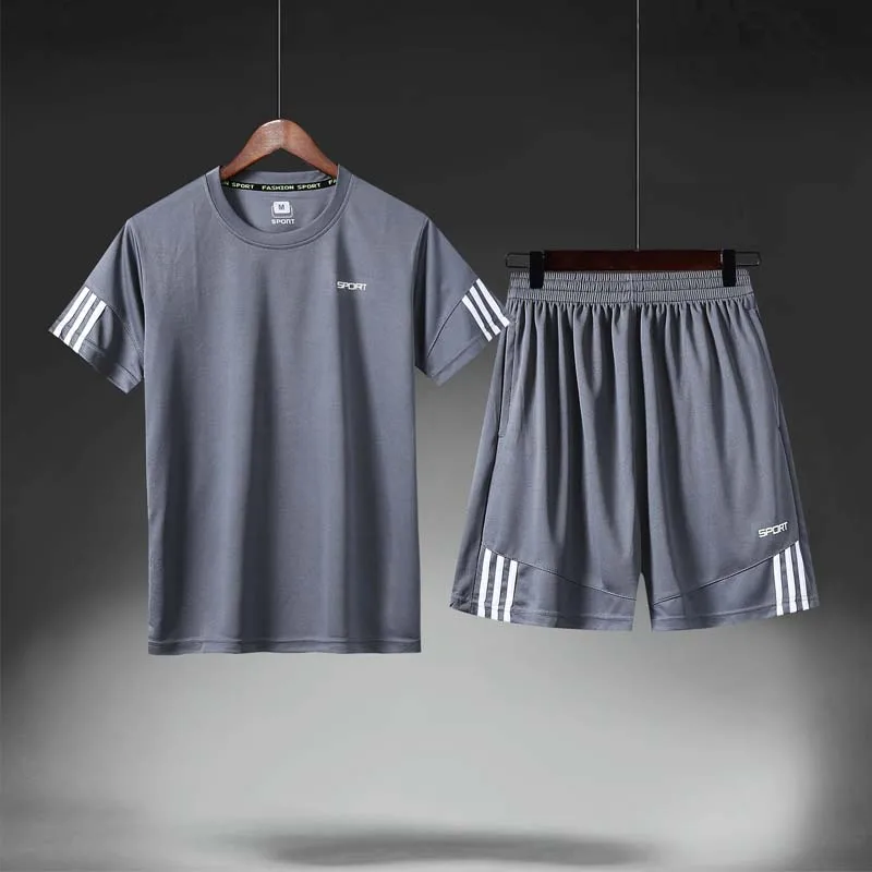 Комплект мужской одежды из двух предметов: футболка и шорты спортивный костюм