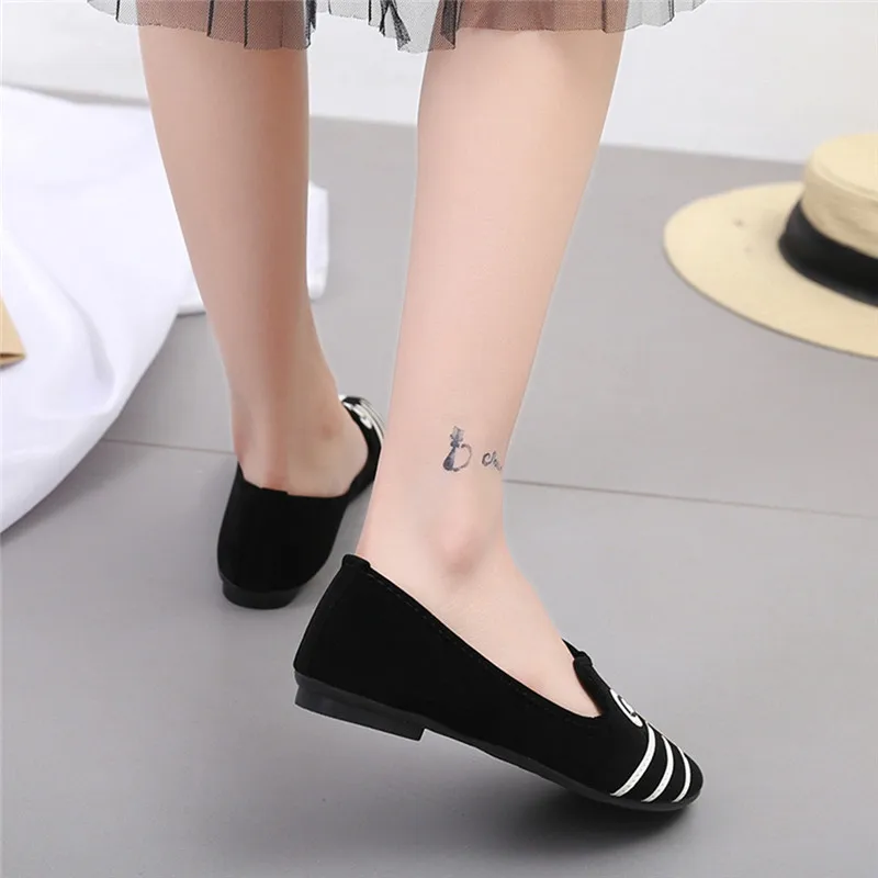 Новинка 2018 года сезон весна осень женские туфли на плоской подошве с рисунками