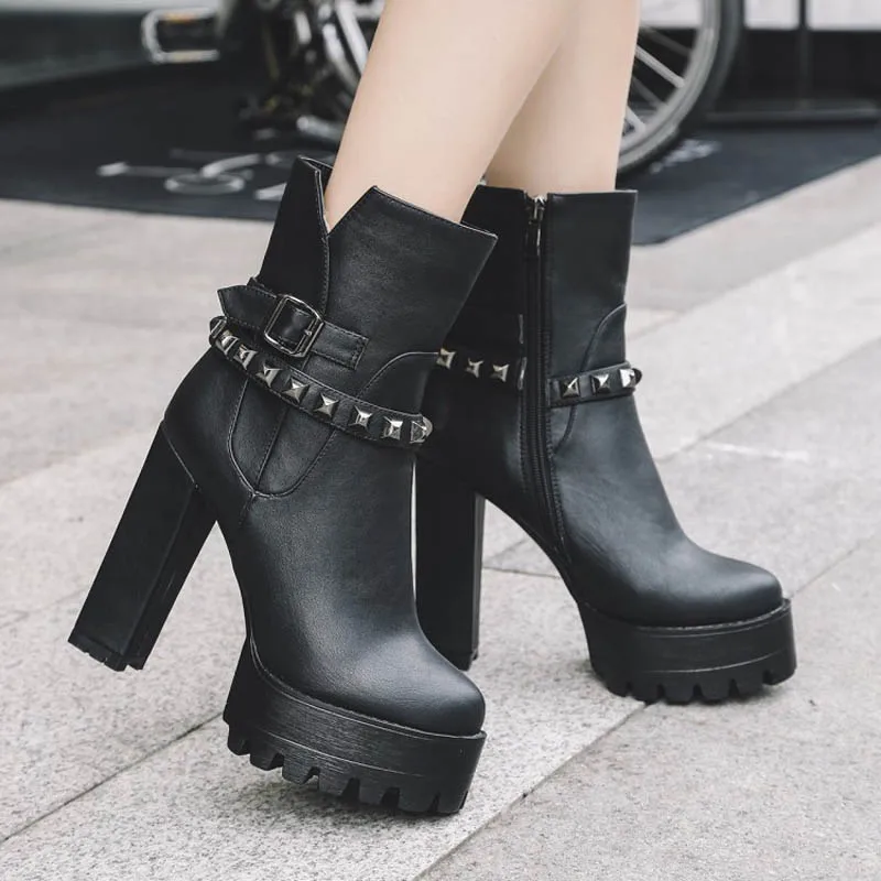 Осенние женские модные удобные ботильоны на платформе с заклепками женская
