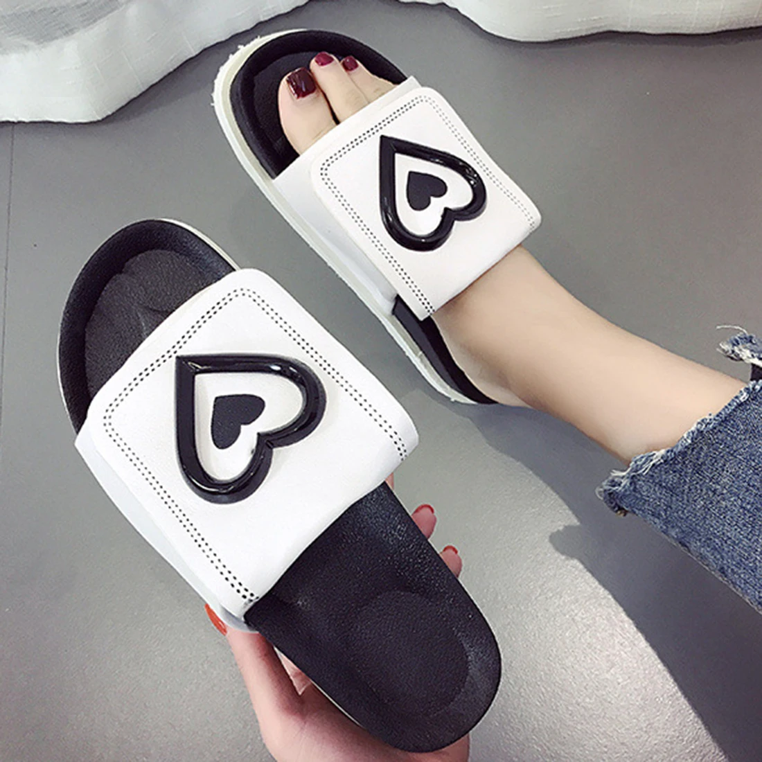 Новый бренд высокое качество женские шлепанцы Любовь Сердце Slip On Sandalias Mujer