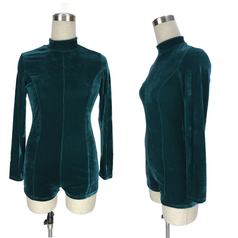 Женский бархатный комбинезон с высоким воротником и длинным рукавом на осень