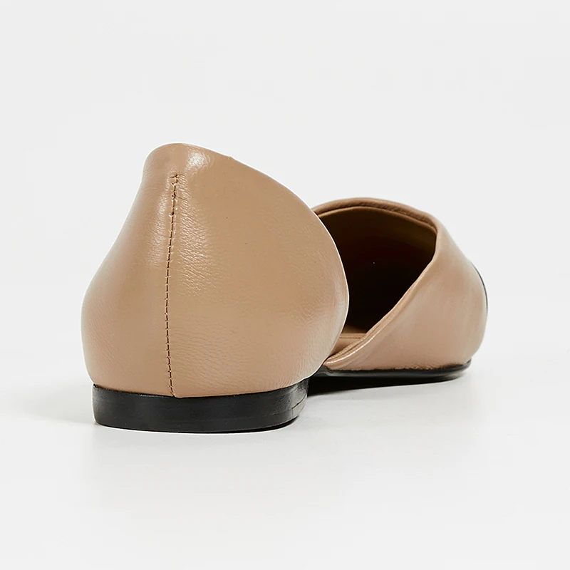 Летняя женская обувь телесного и черного цвета на плоской подошве низком каблуке