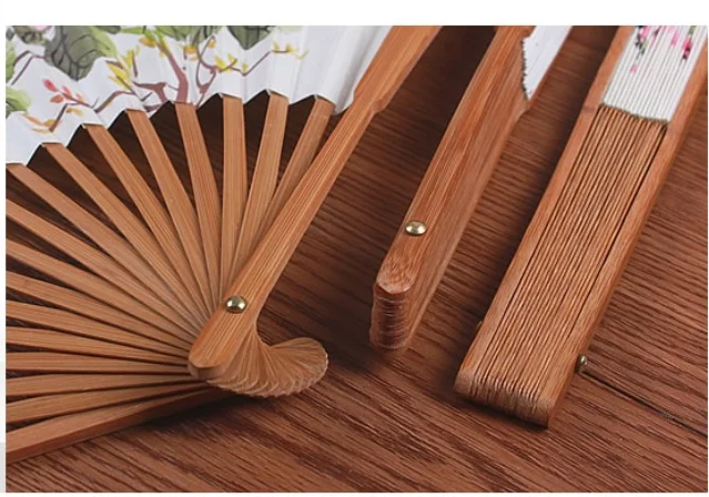 

Free Shipping China Wind Folding Fan High Quality Hand-painted Rice Paper Bamboo Fan Wedding Party Souvenir Gift Folding Fan