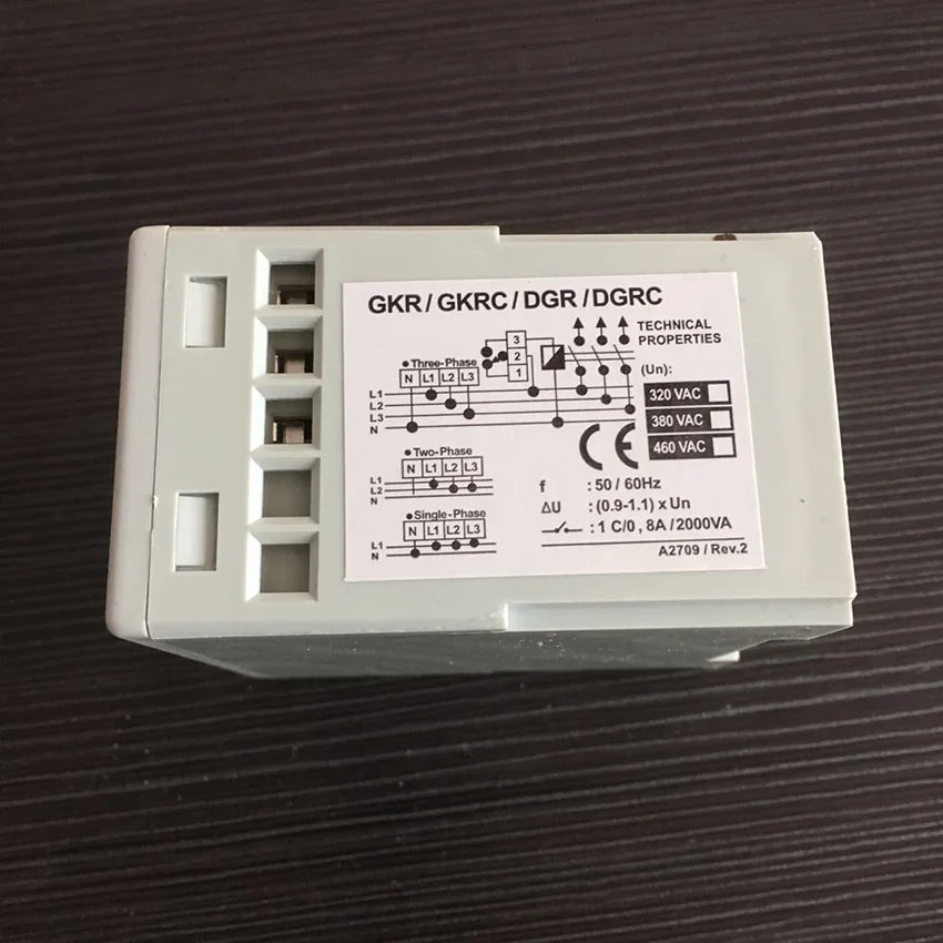 Устройство для контроля напряжения реле защиты двигателя от сбоя фазы и