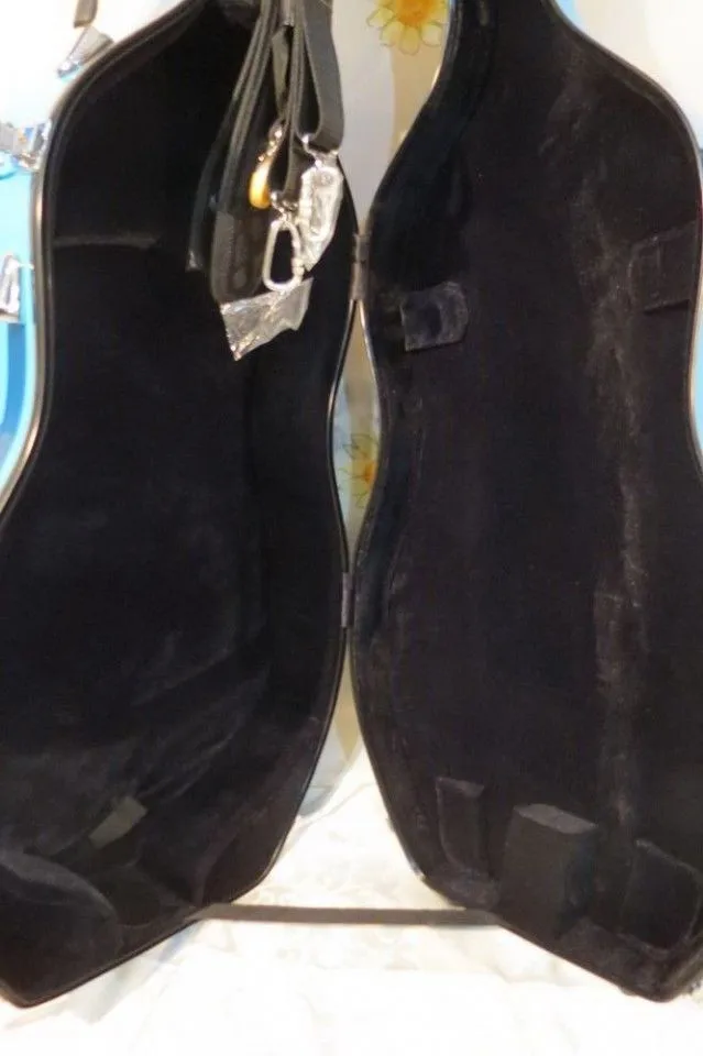 

Excellent wathet fiberglass 1/2 cello hard case,perfect workmanship